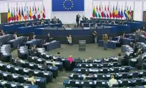 Replici dure în Parlamentul European! Liderii UE dau afară Anglia pe uşa din dos! Replica britanicilor