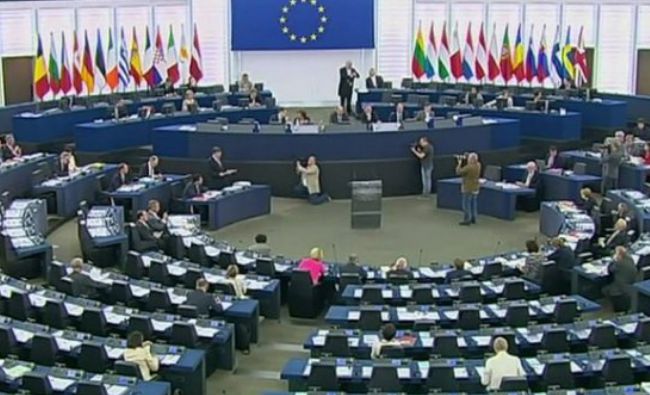 Replici dure în Parlamentul European! Liderii UE dau afară Anglia pe uşa din dos! Replica britanicilor