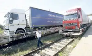 Vagoanele pentru transportul TIR-urilor, bune pentru fier vechi