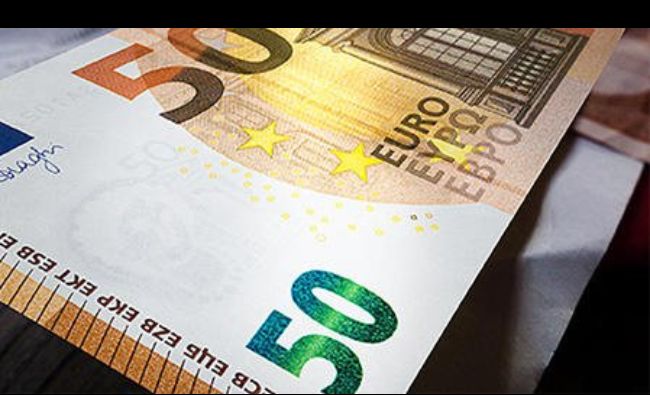 Euro se menţine la nivelul de 4,45 lei