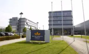 Producătorul Kent, Dunhill, Vogue, Pall Mall şi Lucky Strike transferă producția din Germania în Europa de Est