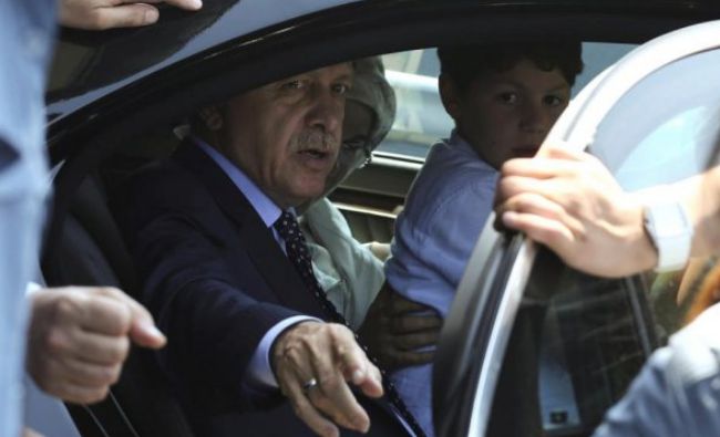 Turcia: Erdogan începe Marea Epurare. Mii de magistraţi şi militari sunt arestaţi