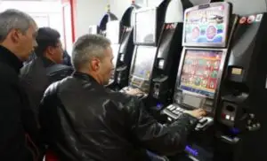 Jocul de care sute de mii de români sunt dependenţi. Situaţia a devenit alarmantă