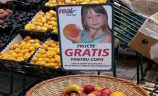 Un magazin din România dă fructe gratis copiilor