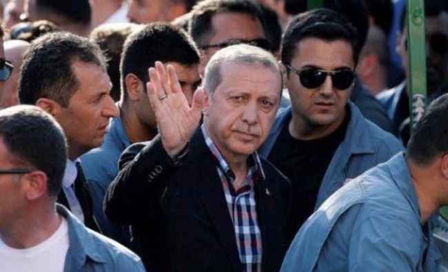 Turcia: Este un mister de ce două avioane de vânătoare ale puciştilor, care ar fi putut doborî avionul preşedintelui Erdogan, nu au făcut acest lucru