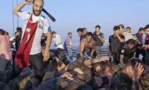 Turcia: Imaginea a zeci de soldaţi ţinuţi dezbrăcaţi şi legaţi provoacă îngrijorare