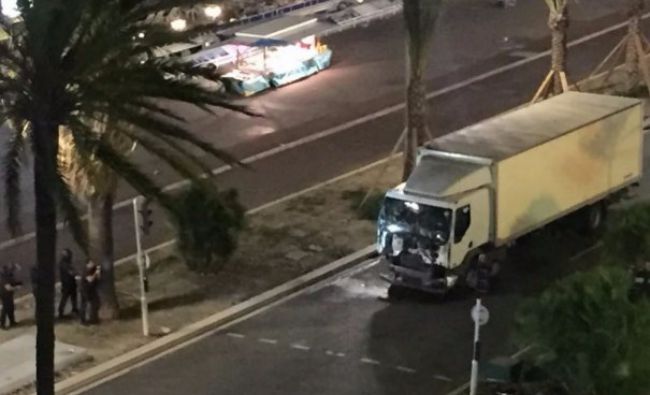 Trei români care se aflau la Nisa la momentul producerii atacului nu au fost localizaţi