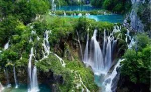 Nebunia selfie distruge spectaculosul parc natural Plitvice