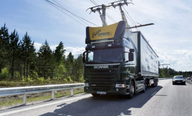 Suedia este prima ţară care testează o autostradă dotată cu fire electrice aeriene pentru alimentarea camioanelor