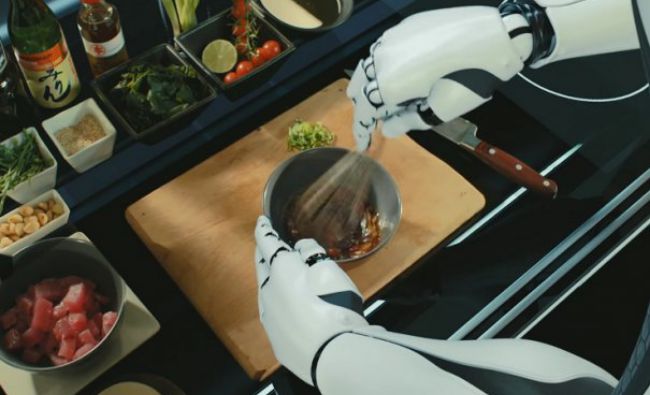 Robot chef- robotul care găteşte şi curăţă singur