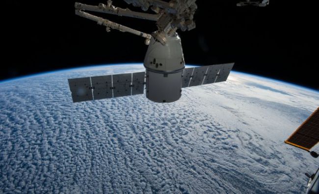 SpaceX a lansat capsula Dragon spre Staţia spaţială internaţională