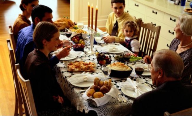 Românii, mai tradiţionalişti când vine vorba de mâncare decât bulgarii şi ungurii