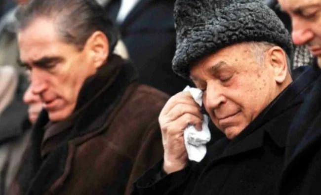Avocatul lui Iliescu: Procurorii i-au prezentat învinuirea şi pentru 22-27 decembrie 1989