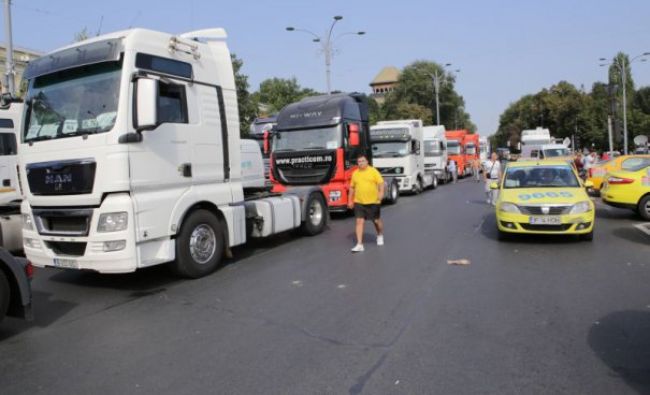 Transportatorii români mută protestele la Strasbourg. Care le sunt revendicările. Ce-i cer preşedintelui
