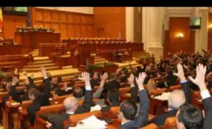 Situație de criză! Scandal monstru în Parlament. Amenințări cu grevă. Se cere demisia!