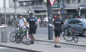 Șoferii din această țară vor putea trece pe roșu fără să fie amendați. De ce s-a luat această măsură
