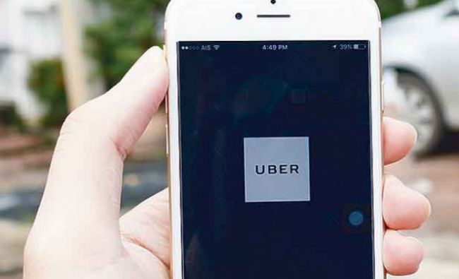 Uber va arăta în avans prețul exact al curselor. Cât va costa  o cursă de la Piața Victoriei până la aeroport