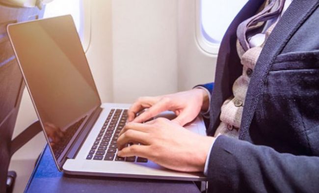 IATA: Extinderea embargoului pentru laptopuri i-ar costa pe pasageri 1 mld. dolari pe an