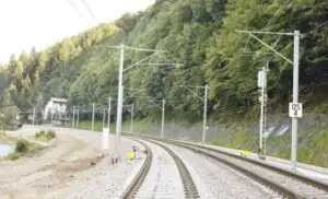 O locomotivă a luat foc pe ruta București-Târgu Mureș! Zeci de persoane au fost evacuate