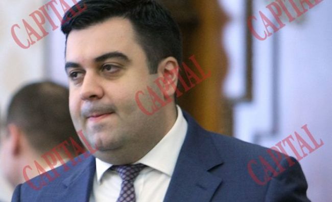 Primele imagini cu Răzvan Cuc după accidentul rutier! Cum arată ministrul cu mâna-n ghips