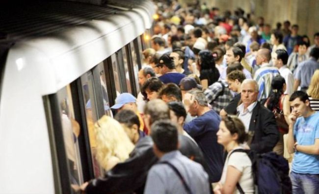 Stroe: Vom începe să montăm sisteme de siguranţă la metrou