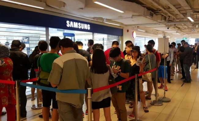 Samsung paralizează concurenţa! Cum arată noul telefon pliabil al gigantului