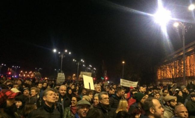 Protestul din Bucureşti faţă de noile măsuri fiscale şi proiectul de modificare a legilor justiţiei s-a încheiat