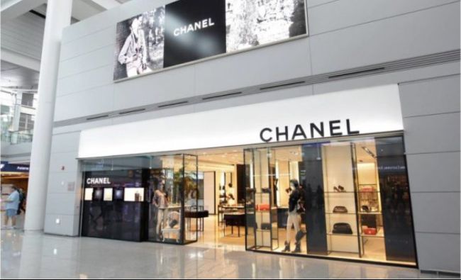 Brandurile de lux, tot mai căutate. Vânzările casei de modă Chanel ating 10 miliarde de dolari