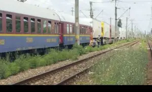 România își urcă tirurile în tren