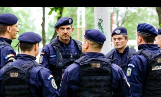 Jandarmeria, gest de necrezut față de manifestanți