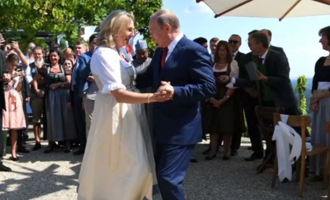 Putin, show la nunta ministrului de Externe al Austriei. Ce cadou le-a făcut mirilor