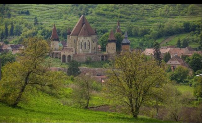 Cel mai frumos sat din România. În 300 de ani nu a existat decât un singur divorţ