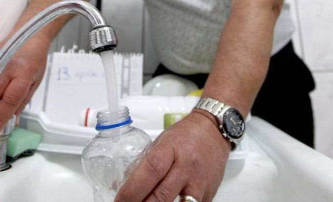 DECLARAȚII în scandalul apei potabile: Americanii nu beau apa dacă nu miroase a clor