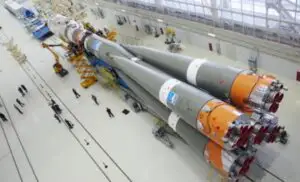 Rușii pun camere video pe muncitorii care lucrează la capsula Soyuz