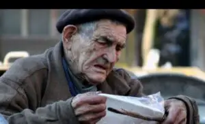 Raport TRIST. Până să se îmbogățească, românii îmbătrânesc