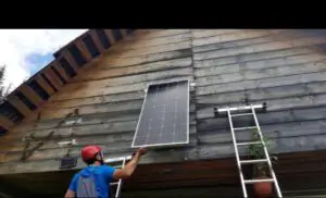 100.000 de români fără curent electric nu sunt luați în calcul în proiectul de electrificare, dintr-un motiv bizar