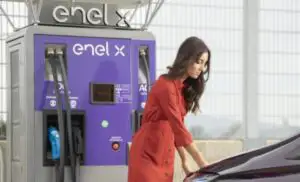 Gata cu lipsa spațiilor de încărcare pentru mașini electrice. Începe instalarea a 2.500 noi puncte în toate zonele țării