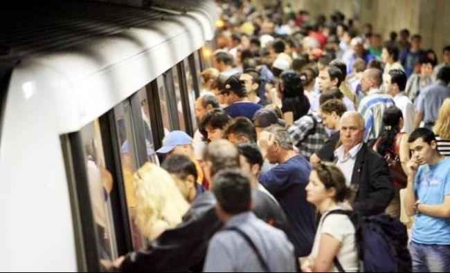 Haos total la metrou! Sute de călători, blocați în stații
