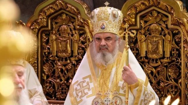 Ce salariu încasează lunar Patriarhul Daniel. Doar Iohannis câștigă mai mult