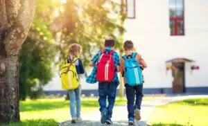 Schimbări în Educație! Elevi vor primi între 60 și 200 de euro pe lună. Ce criterii simple trebuie să îndeplinească