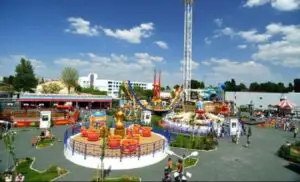 Parcul de distracții deschis de Elena Udrea și Nadia Comăneci, cumpărat pe bani grei de Robert Negoiță