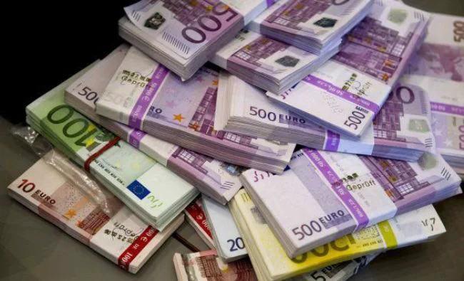 Grupurile bancare franceze Societe Generale şi Natixis renunță la plata dividentelor