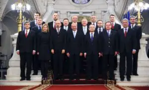 Unul dintre cele mai controversate personaje post-decembriste se întoarce în politică. Este oficial