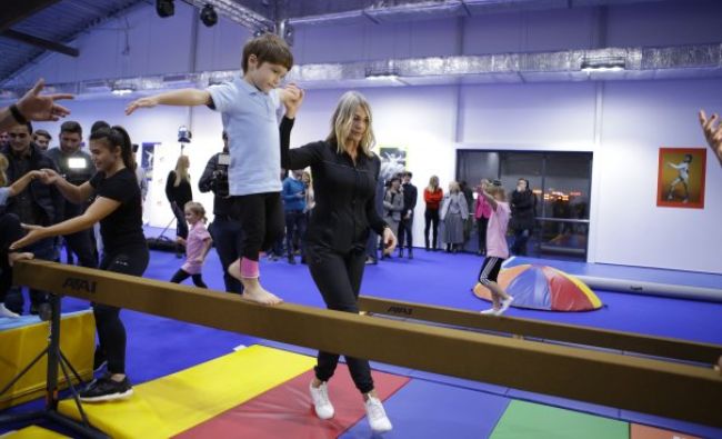 Nadia Comăneci se implică în antrenamentele micilor gimnaști. Sala de gimnastică care îi poartă numele merge ca pe roate