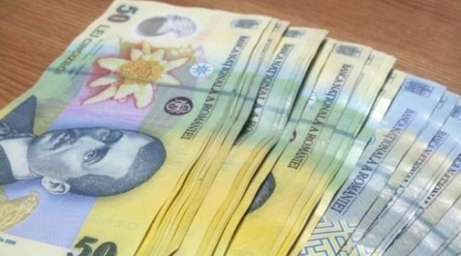Zeci de bancnote false de 50 de lei au intrat în circuitul din România. Cum le recunoști