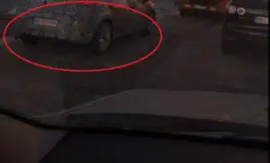 Cum arată noua Dacia Sandero! Model camuflat de mașină în probe, cu numere de roșii de Argeș, surprins în România GALERIE FOTO