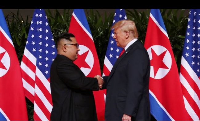 Întreg mapamondul e cu ochii pe ei: A început întâlnirea dintre Trump și Kim Jong Un. Subiectele sensibile despre care vor discuta