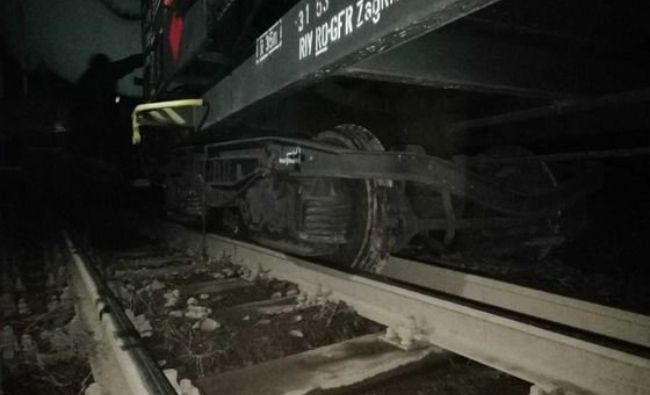 Ultima oră! Un tren de marfă, încărcat cu substanţe periculoase, a deraiat! Trafic feroviar închis în România – FOTO