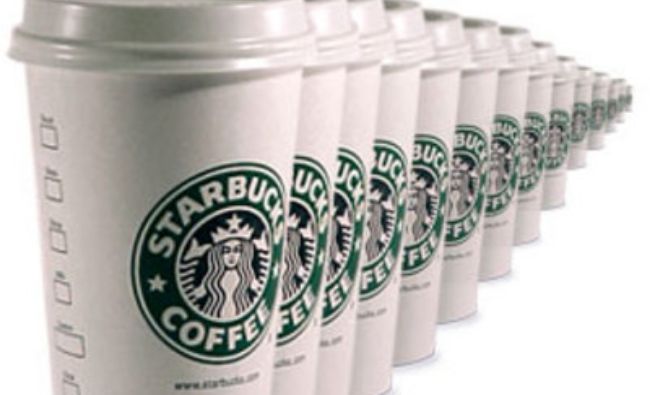 Starbucks renunță la paiele din plastic