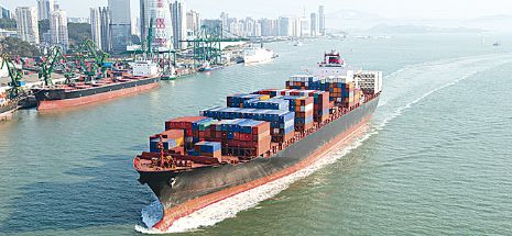 Chinezii vor să cumpere un operator britanic din transportul maritim